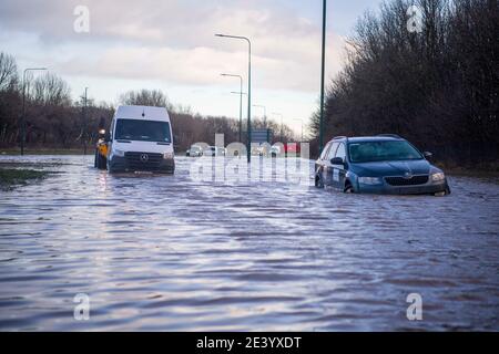 Trunk Road, Middlesbrough, Großbritannien. Donnerstag, 21. Januar 2021: Sturm Christoph hat Teile von Teeside und Cleveland über Nacht und durch diese m geschlagen Stockfoto