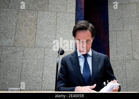 Den Haag, Niederlande. Januar 2021. DEN HAAG, NIEDERLANDE - 21. JANUAR: Premierminister Mark Rutte während der Debatte im Parlament der Tweede Kamer über die beabsichtigte Sperrstunde am 21. Januar 2021 in Den Haag, Niederlande. (Foto von Niels Wenstedt/BSR Agency/Alamy Live News) Quelle: BSR Agency/Alamy Live News Stockfoto