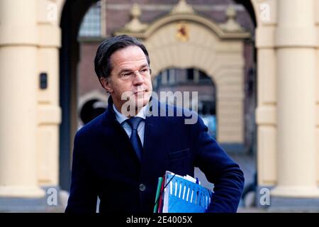 Den Haag, Niederlande. Januar 2021. DEN HAAG, NIEDERLANDE - 21. JANUAR: Premierminister Mark Rutte auf dem Binnenhof zu sehen, als er zur Debatte im Parlament der Tweede Kamer über die beabsichtigte Sperrstunde am 21. Januar 2021 in Den Haag, Niederlande, eintraf. (Foto von Niels Wenstedt/BSR Agency/Alamy Live News) Quelle: BSR Agency/Alamy Live News Stockfoto