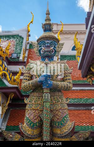 Riesiger Dämon, der Wat Phra Kaew bewacht, Thailand - Bangkok, großer Königspalast, Esmerald Buddha Tempel. Stockfoto