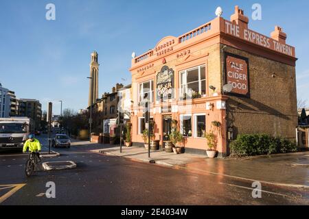 The Express Tavern, Kew Bridge Road, Brentford, TW8, Großbritannien Stockfoto