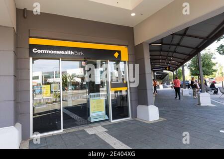 Canberra. Januar 2021. Das Foto vom 21. Januar 2021 zeigt die Commonwealth Bank of Australia in Canberra, Australien. Die Erholung Australiens von der Coronavirus-Pandemie hat sich fortgesetzt, da die Arbeitslosenquote des Landes auf 6.6 Prozent gesunken ist. Nach Daten, die vom Australian Bureau of Statistics (ABS) am Donnerstag veröffentlicht, 50,000 Australier gewonnen Beschäftigung zwischen November und Dezember 2020, was zu einem 0.2 Prozent Rückgang der Arbeitslosigkeit von 6.8 Prozent im November. Quelle: Chu Chen/Xinhua/Alamy Live News Stockfoto