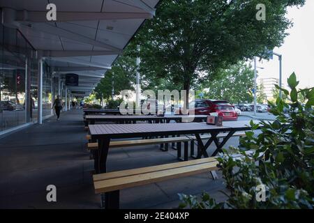 Canberra. Januar 2021. Das Foto vom 21. Januar 2021 zeigt ein Restaurant in Canberra, Australien. Die Erholung Australiens von der Coronavirus-Pandemie hat sich fortgesetzt, da die Arbeitslosenquote des Landes auf 6.6 Prozent gesunken ist. Nach Daten, die vom Australian Bureau of Statistics (ABS) am Donnerstag veröffentlicht, 50,000 Australier gewonnen Beschäftigung zwischen November und Dezember 2020, was zu einem 0.2 Prozent Rückgang der Arbeitslosigkeit von 6.8 Prozent im November. Quelle: Chu Chen/Xinhua/Alamy Live News Stockfoto