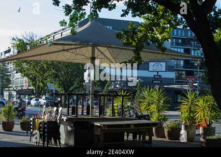 Canberra. Januar 2021. Das Foto vom 21. Januar 2021 zeigt ein Restaurant in Canberra, Australien. Die Erholung Australiens von der Coronavirus-Pandemie hat sich fortgesetzt, da die Arbeitslosenquote des Landes auf 6.6 Prozent gesunken ist. Nach Daten, die vom Australian Bureau of Statistics (ABS) am Donnerstag veröffentlicht, 50,000 Australier gewonnen Beschäftigung zwischen November und Dezember 2020, was zu einem 0.2 Prozent Rückgang der Arbeitslosigkeit von 6.8 Prozent im November. Quelle: Chu Chen/Xinhua/Alamy Live News Stockfoto