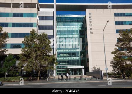 Canberra. Januar 2021. Das Foto vom 21. Januar 2021 zeigt das Gebäude des Australian Bureau of Statistics (ABS) in Canberra, Australien. Die Erholung Australiens von der Coronavirus-Pandemie hat sich fortgesetzt, da die Arbeitslosenquote des Landes auf 6.6 Prozent gesunken ist. Nach Daten, die vom Australian Bureau of Statistics (ABS) am Donnerstag veröffentlicht, 50,000 Australier gewonnen Beschäftigung zwischen November und Dezember 2020, was zu einem 0.2 Prozent Rückgang der Arbeitslosigkeit von 6.8 Prozent im November. Quelle: Chu Chen/Xinhua/Alamy Live News Stockfoto