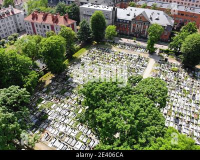 Bytom Stadt Luftbild, Polen. Friedhof und Krankenhaus (Szpital Gorniczy). Stockfoto