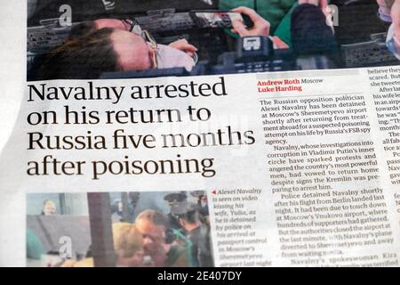 "Nawalny bei seiner Rückkehr nach Russland fünf Monate nach verhaftet Poisoning' Guardian Schlagzeile Zeitungsartikel auf der Innenseite am 18. Januar 2021 in London, Großbritannien Stockfoto