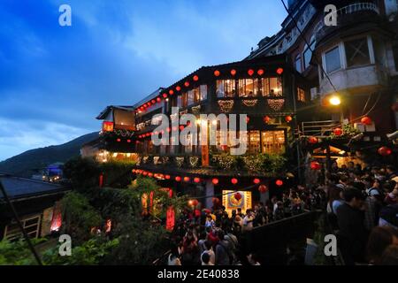 JIUFEN, TAIWAN - November 23, 2018: die Menschen besuchen Weltkulturerbe Altstadt von Jiufen in Ruifang Bezirk von New Taipei City entfernt. Jiufen ist auch bekannt als J Stockfoto