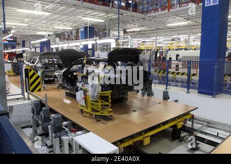 Cassino, Italia - 24 novembre 2016: La linea di montaggio e assemblaggio delle Auto nello stabilimento della Fiat FCA cassinate Stockfoto