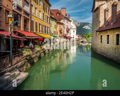 Annecy (Südostfrankreich): quai de l'Ile am Fluss Thiou in der Altstadt Stockfoto