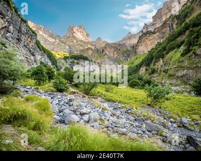 Cirque von Sixt-Fer-a-Cheval (Französische Alpen, Zentral-Ost-Frankreich), im oberen Giffre-Tal. Wanderung im Sommer im cirque von Sixt-Fer-a-Cheval Stockfoto