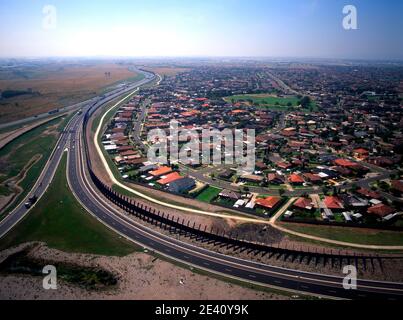 Hume Freeway Footbridge, Craigieburn Bypass, Hume Freeway, Barry Road Footbridge, australien, australien, Australien, Australien, Melbourne, Architekten: Stockfoto