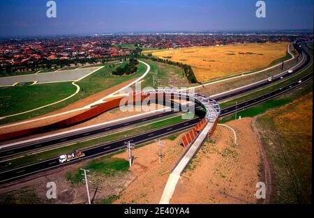 Hume Freeway Footbridge, Craigieburn Bypass, Hume Freeway, Barry Road Footbridge, australien, australien, Australien, Australien, Melbourne, Architekten: Stockfoto