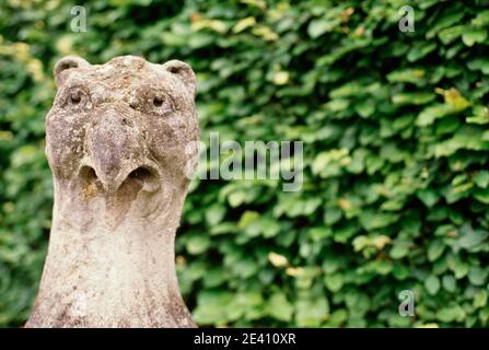 Anglesea Abbey - Griffin-Skulptur Stockfoto