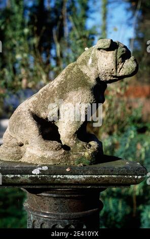 Garten Skulptur - Stein bulldog Stockfoto