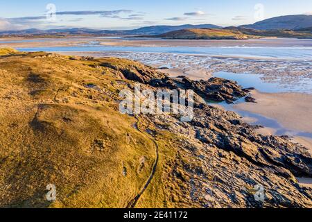 Die Küste zwischen Kiltoorish Bay Beach und der Sheskinmore Bay zwischen Ardara und Portnoo in Donegal - Irland. Stockfoto