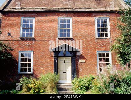 Leeres Haus zur Auktion georgisches Ziegelhaus sanft verfällt mit ursprünglichen Merkmalen, bruton, somerset Stockfoto