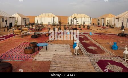 Zeltlager in den Dünen der Sahara in Marokko Stockfoto