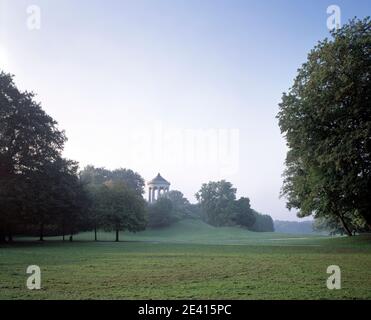 Hügel mit Monopteros Stockfoto