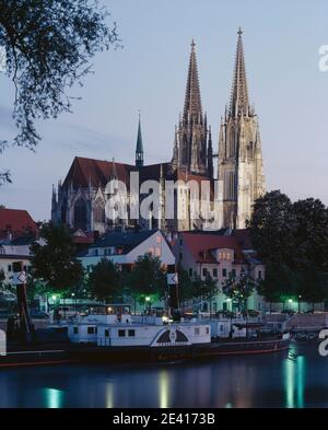 Blick von Norden ¸ber die Donau, Abendstimmung Stockfoto