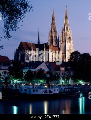 Blick von Norden ¸ber die Donau, Abendstimmung Stockfoto