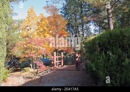 Fußgängerbrücke am Eingang zur Placer County Messe in Auburn, Kalifornien Stockfoto