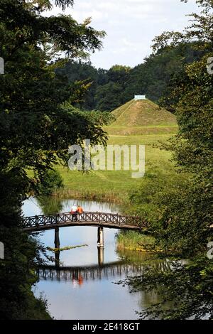 Blick vom Hermannsberg auf die Landpyramide Stockfoto