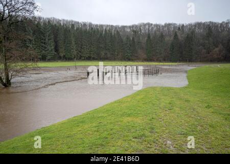 Pickering, England, Großbritannien, 22. Januar 2021. Die Stadt entkommt der Überschwemmung während des Sturms Christoph, trotz Rekordwasserstand hinter dem bund-System. Stockfoto