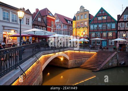 Altstadt Stade, Hanseatischer Hafen am Abend, Deutschland, Niedersachsen, Stade Stockfoto