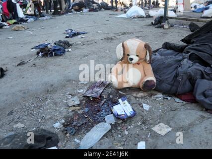 Bagdad, Irak. Januar 2021. Das Foto vom 21. Januar 2021 zeigt den durch Selbstmordattentate in der irakischen Hauptstadt Bagdad beschädigten Markt. Bei den zwei Selbstmordattentaten in der irakischen Hauptstadt Bagdad seien am Donnerstag mindestens 32 Menschen getötet und 110 weitere verletzt worden, sagte der irakische Gesundheitsminister Hassan al-Tamimi. Baghdads Krankenhäuser erhielten 32 Leichen, während 110 Verwundete zur Behandlung eingeliefert wurden, sagte al-Tamimi in einer Erklärung. Quelle: Xinhua/Alamy Live News Stockfoto
