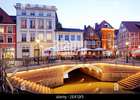 Altstadt Stade, Hanseatischer Hafen am Abend, Deutschland, Niedersachsen, Stade Stockfoto