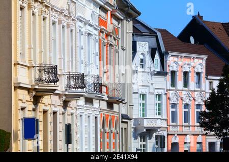 Mönchengladbach Stadt in Deutschland. Blick auf die Straße mit Wohnarchitektur. Stockfoto