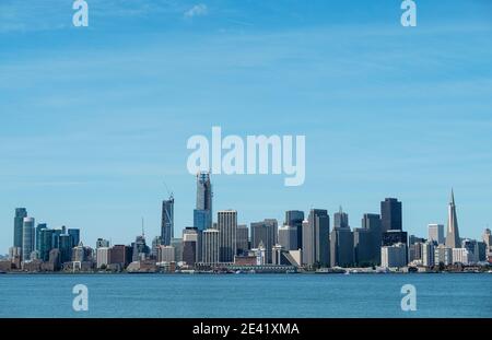 San Francisco Bay und Downtown San Francisco Skyline, Kalifornien, USA. Stockfoto