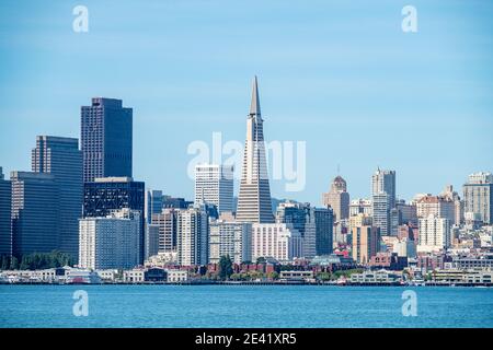 San Francisco Bay und Downtown San Francisco Skyline, Kalifornien, USA.