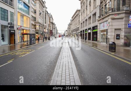 Tagesansicht einer leeren Oxford Street in London während der dritten nationalen Coronavirus-Sperre in England. Januar 2021. Stockfoto