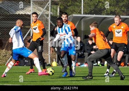 Odense, Dänemark. Januar 2021. Moses Opondo (25) von ob bei einem Testspiel zwischen Odense Boldklub und Esbjerg FB auf dem Trainingsgelände von Odense Boldklub in Odense. (Foto Kredit: Gonzales Foto/Alamy Live News Stockfoto