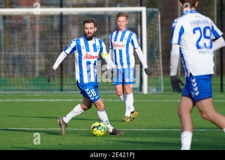 Odense, Dänemark. Januar 2021. Janus Drachmann (8) von ob bei einem Testspiel zwischen Odense Boldklub und Esbjerg FB auf dem Trainingsgelände von Odense Boldklub in Odense. (Foto Kredit: Gonzales Foto/Alamy Live News Stockfoto