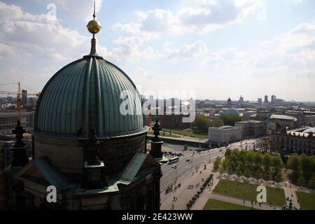 Blick von der Kuppel auf Lustgarten, Friedrichwerdersche Kirche und unter den Linden Stockfoto