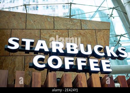 Hongkong, China - 26. März 2015. Starbucks Kaffee Schild. Starbucks Coffee ist eine amerikanische Kette von Coffee Shops, gegründet in Seattle Stockfoto