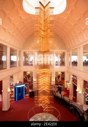 Lichtregen im Foyer (Heinz Mack) Stockfoto