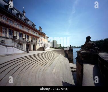 Wasserpalais mit Treppe zur Elbe Stockfoto