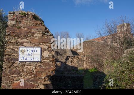 Ruiniertes Haus in Granadilla Dorf. Mittelalterliche Stadt im Jahr 1965 evakuiert, wissen, dass rehabilitiert. Extremadura, Spanien Stockfoto