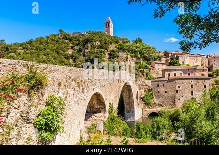 Mittelalterliches Dorf Olargues im Orbtal in Haut-Languedoc in Okzitanien, Frankreich Stockfoto