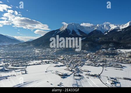 Winterlandschaft Alpen, Imst Tirol mit DJI mavic 2 pro Drohne Stockfoto