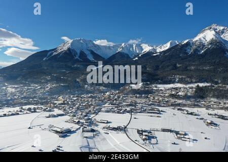 Winterlandschaft Alpen, Imst Tirol mit DJI mavic 2 pro Drohne Stockfoto