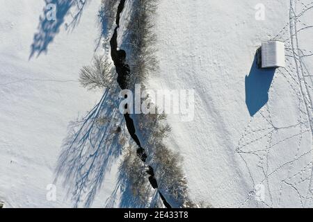 Winterlandschaft von oben, Imst Tirol mit DJI mavic 2 pro Drohne Stockfoto