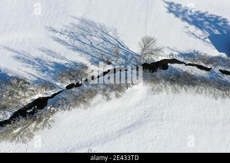 Winterlandschaft von oben, Imst Tirol mit DJI mavic 2 pro Drohne Stockfoto