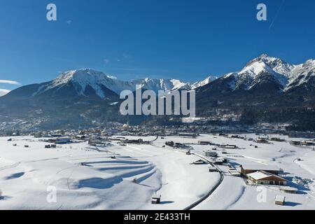 Winterlandschaft Alpen, Imst Tirol mit DJI Mavic 2 pro Drohne Stockfoto