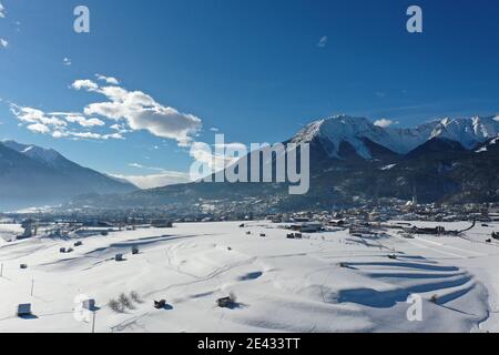 Winterlandschaft Alpen, Imst Tirol mit DJI Mavic 2 pro Drohne Stockfoto