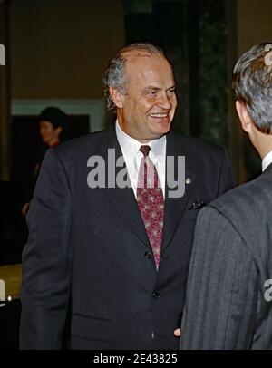 Washington DC. USA, 3. Januar 1997Senator Fred Thompson (R-TN) wird am Eröffnungstag des 105. Kongresses vereidigt.Quelle: Mark Reinstein/MediaPunch Stockfoto